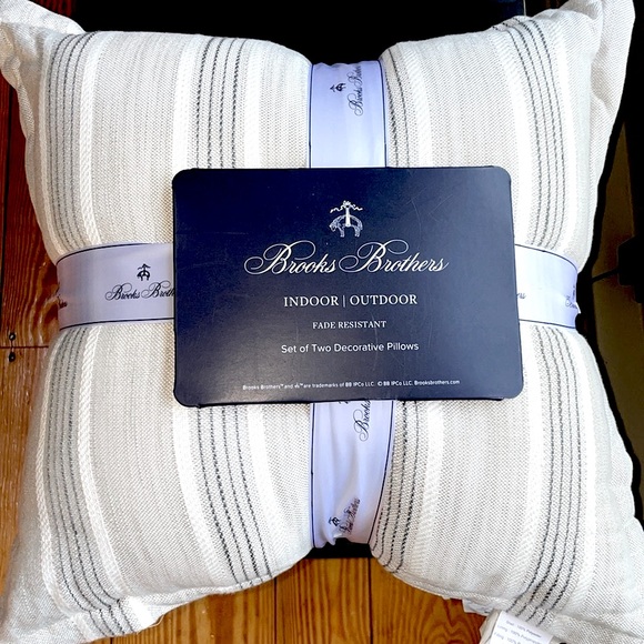 🎉HP🎉BROOKS BROTHERS Set of 2 Indoor/Outdoor Decorative Fade Resistant Pillows! - Picture 2 of 16